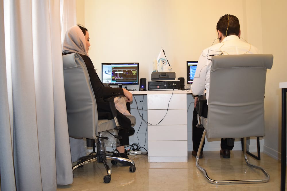 نوروفیدبک مرکز مشاوره اینجا مکث