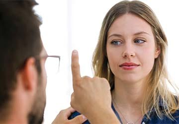 حساسیت زدایی از طریق حرکت چشم (EMDR) چیست؟