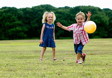 oldimages/postsimages/post0562/Play-ball-with-baby-thumb.jpg